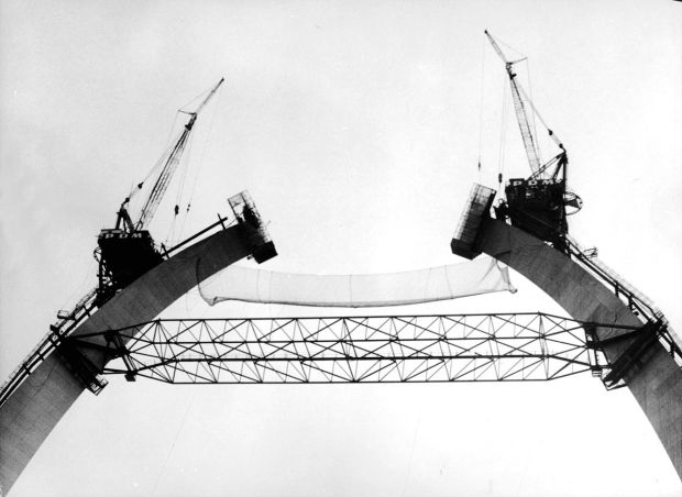 Gateway Arch comes together